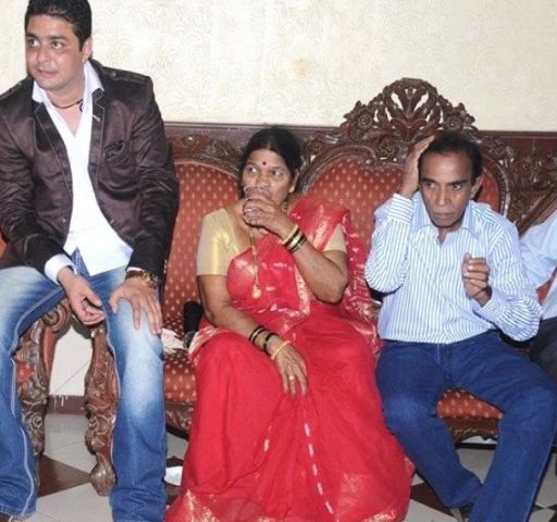 Vikas fhatak (Hindustani bhau) with his Father and Mother - celebinfo.wiki - images