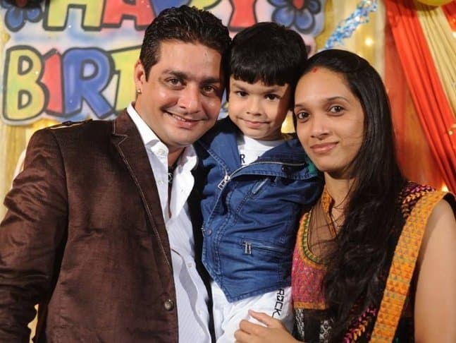 Vikas fhatak (Hindustani bhau) with his wife and son - celebinfo.wiki - images